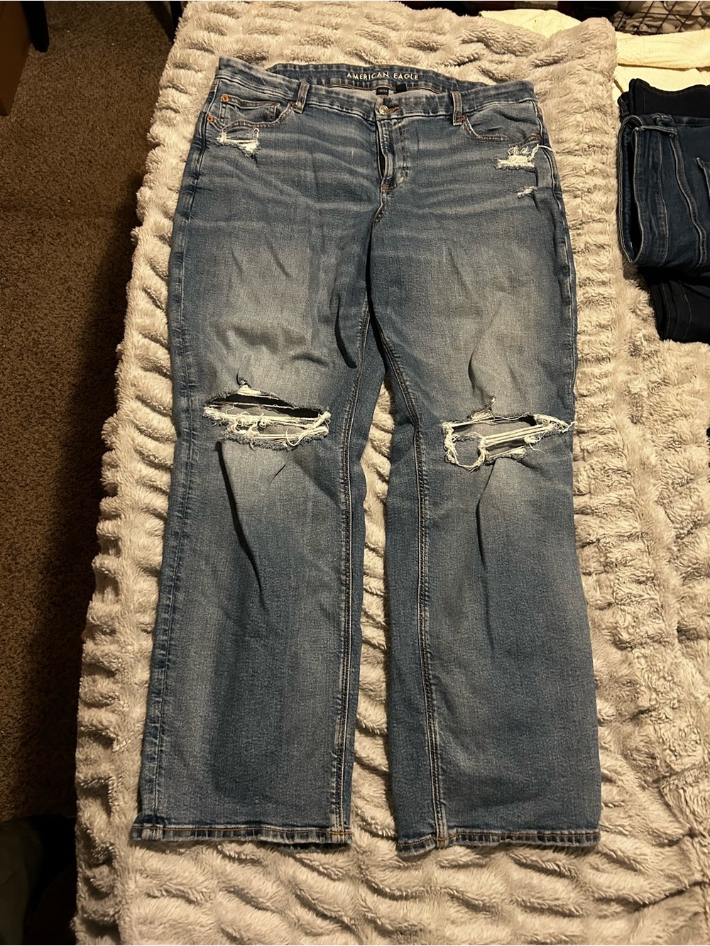 American Eagle Outfitters Women's Light Wash Distressed Straight Leg Jeans
